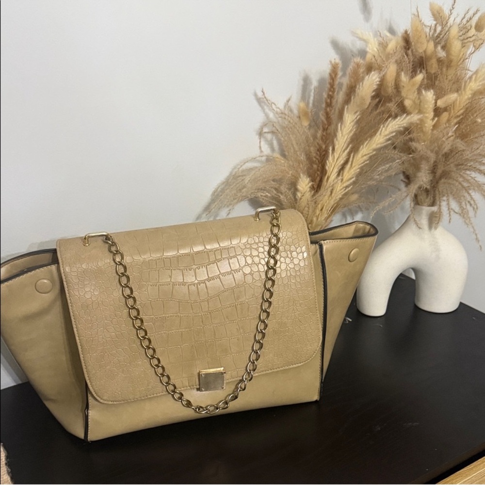 Elegant Tan Croc-Embossed Chain Shoulder Bag
